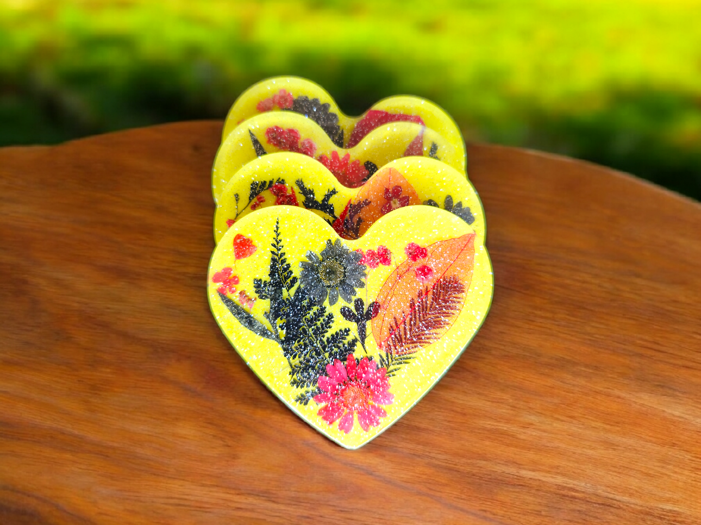 Botanical Hearts – Timeless Floral Resin Coaster Set